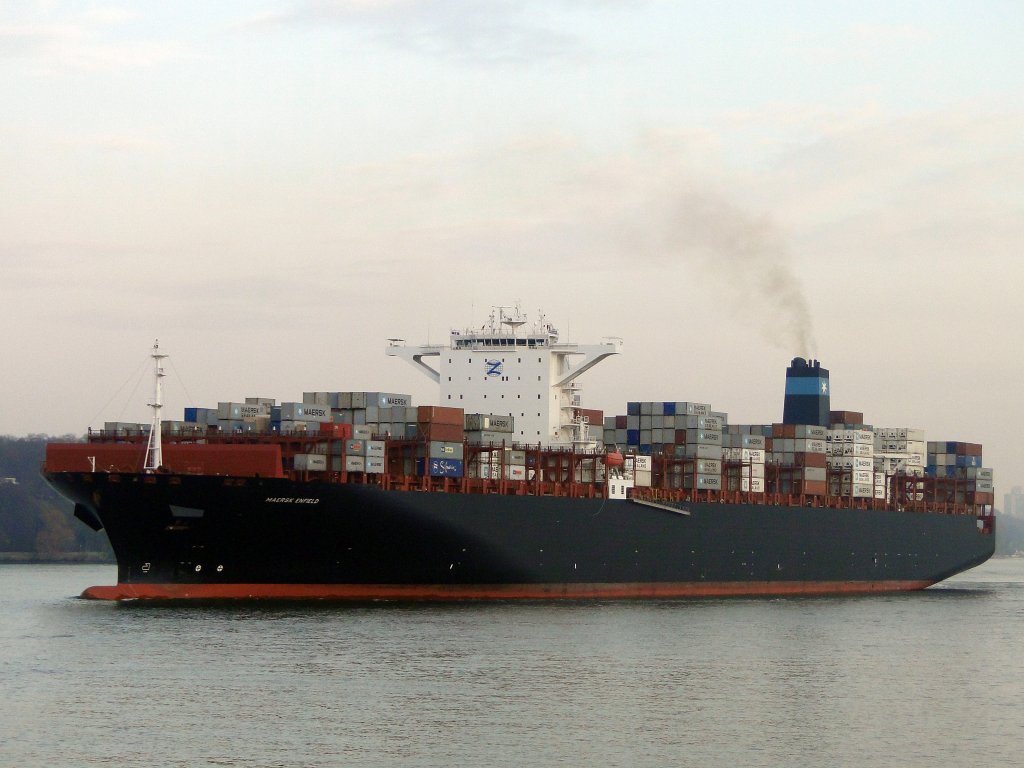   Maersk Enfield  23.11.2011
overall length (m): 366,00 
overall beam (m): 48,20 
maximum draught (m): 15,50 
maximum TEU capacity: 13092 
container capacity at 14t (TEU): 9000 
reefer containers (TEU): 1.000 
deadweight (ton): 141.649 