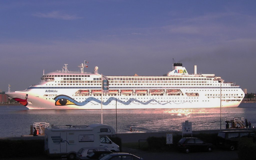 AIDAblu (die alte) luft am 09.07.2005 aus der Kieler Frde aus. Die aktuelle Pacific Jewel wurde 1988 von SITMAR Cruises auf der italienischen Werft Fincantieri gebaut. Von 1990 bis 2002 fuhr das Schiff als Crown Princess. Von 2002 bis 2004 trug es den Namen  A'Rosa Blu. Von 2004 bis 2007 als AIDAblu von 2007 bis 2009 als Ocean Village Two  ab Dezember 2009 als Pacific Jewel  umbenannt.
