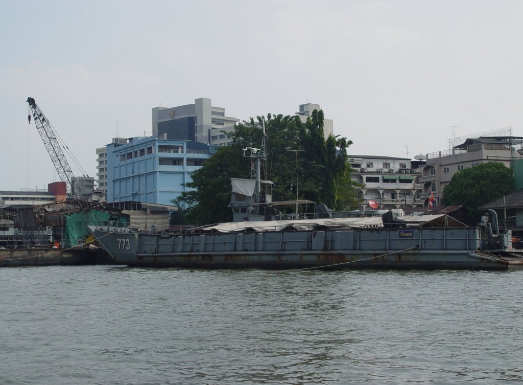 Am 13.01.2011 liegt diese Kriegsschiff Nr. 773 in Bangkok im Chao Phraya Flu vor Anker.