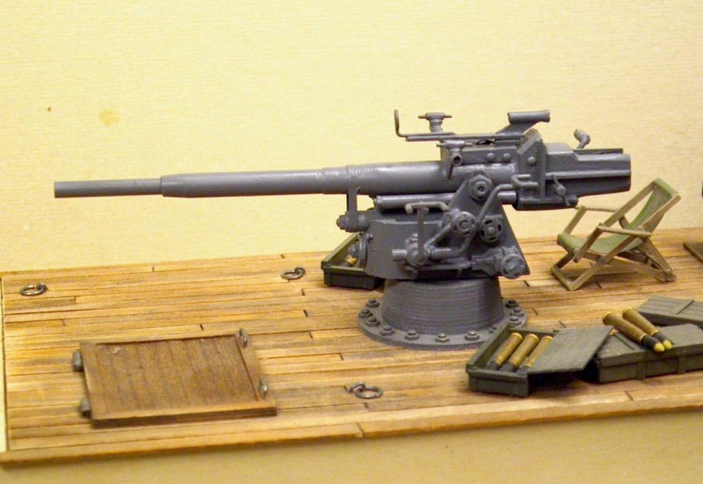 Artillerie-Pram_8.8cm SK43 (ex UBoot-Geschtz)_vorn (Aufnahmedatum 12.2005)