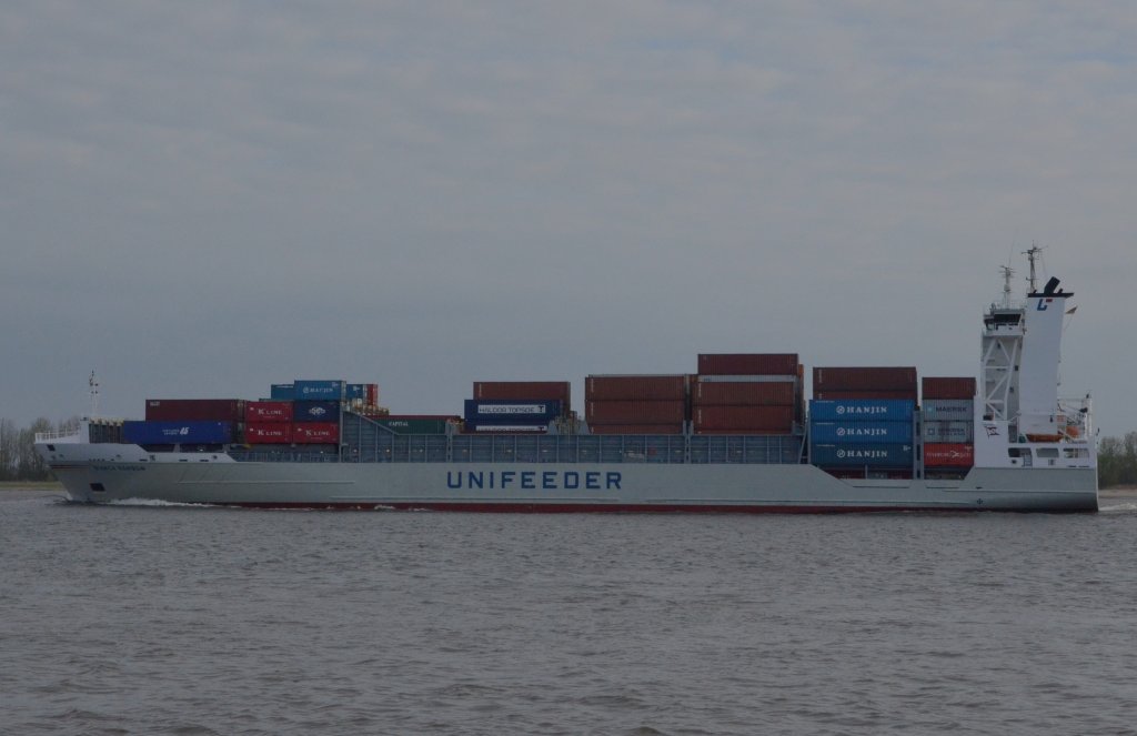 Bianca Rambow, ein Unifeder Containerschiff am Willkommen Hft in Wedel Richtung Hamburg fahrend. Beobachtet am 02.05.2013.