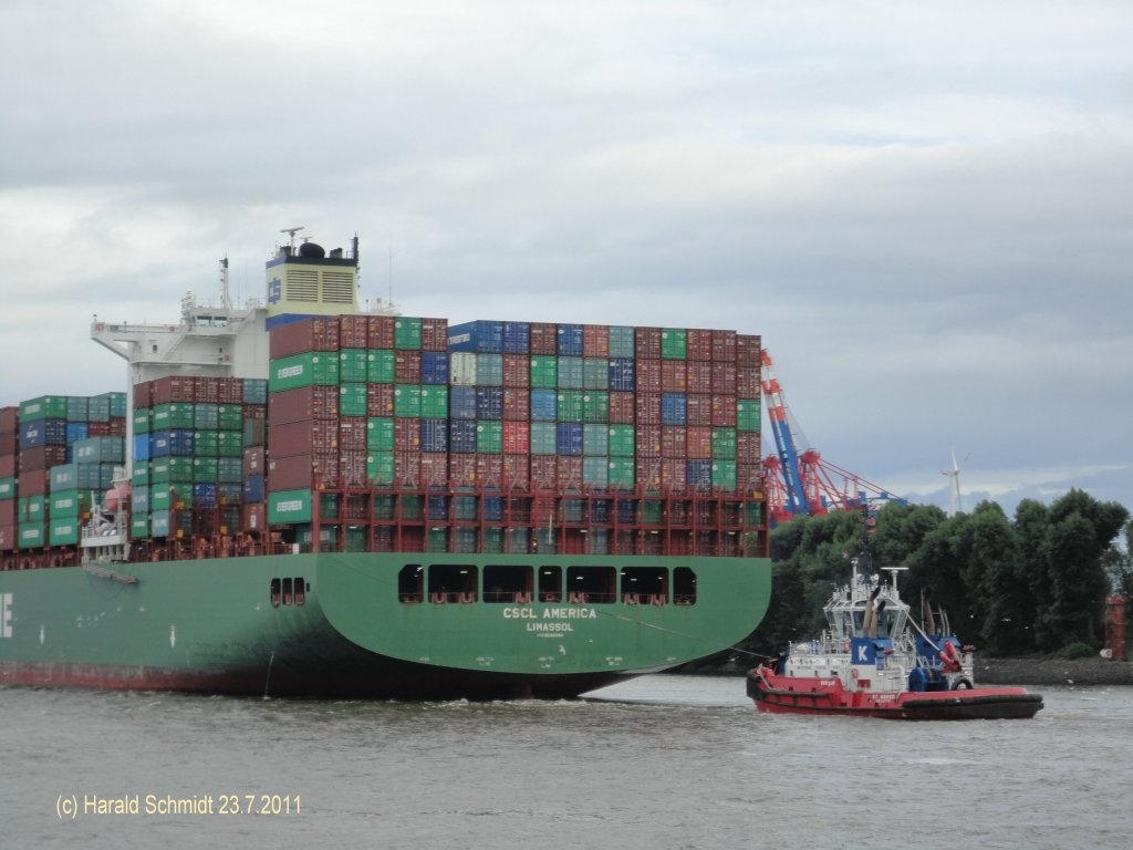 CSCL AMERICA (IMO 9285990) am 23.7.2011, Hamburg einlaufend, Elbe Hhe Bubendey Ufer /
ex MSC BALTIC (2007-20099
Containerschiff / BRZ 90.645 / La 334,0 m, B 42,93 m, Tg 14,5 m /69.383 kW, 25,2 kn / 8.468 TEU / 2004 in Sdkorea /
