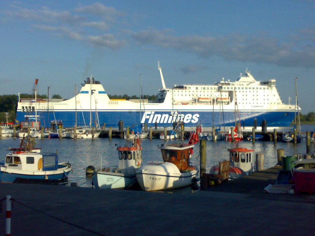 Das Einlaufen der Finnlines-Fhre MS Finnmaid in Travemnde 2009.