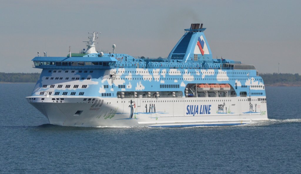 Das Fhrschiff Galaxy  von Tallink Silja verkehrt auf der Route Turku-Stockholm. Baujahr: 2006, Anzahl der Passagiere: 2.800, Decks: 12, Lnge: 212,1 m, Breite: 29 m, Lademeter: 1130 m, Geschwindigkeit: 22 Knoten. Wurde am 05.06.2012 in der Ostsee begegnet.