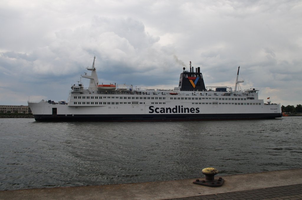 Das Fhrschiff  Prinz Joachim  luft am 15.6.2013 aus Warnemnde aus.