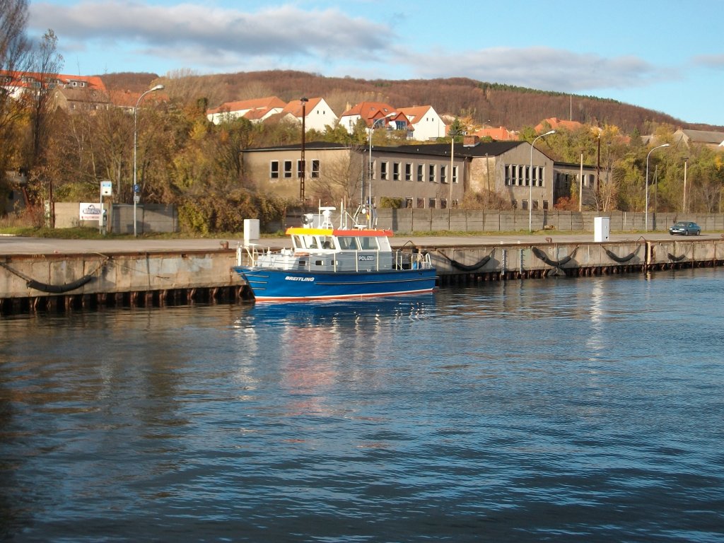 Das kleine Polizeiboot  BREITLING  am 06.November 2010 im Sassnitzer Stadthafen.