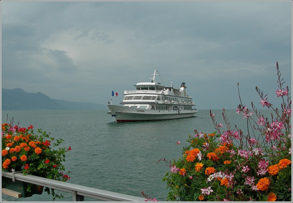 Das mchtige Motorschiff Lausanne ist ein seltener Gast in Vevey. 
28. Juli 2012