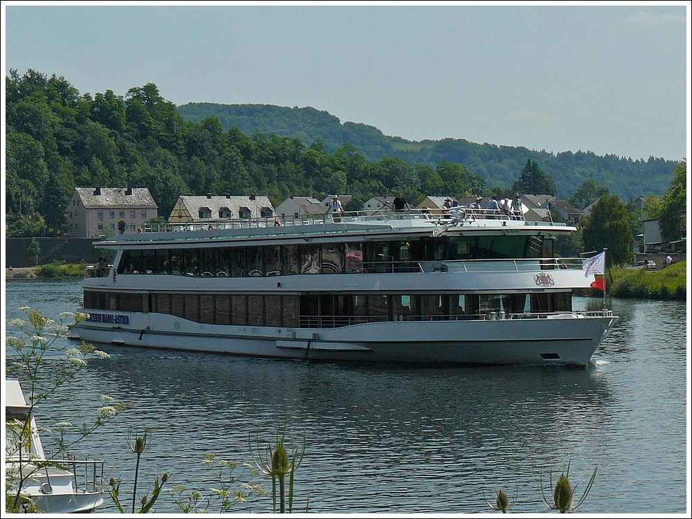 Das neue luxemburgische Motorschiff  Princesse Marie Astrid  aufgenommen in der nhe von Wasserbillig am 27.06.2010.