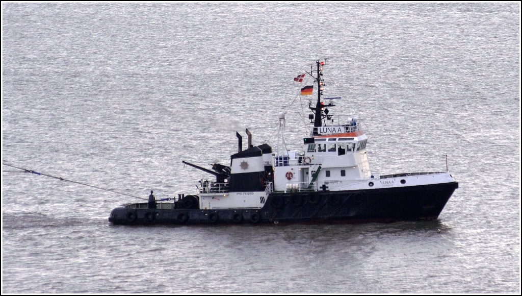 Die 1976 gebaute LUNA A (IMO 7522150) ist am 08.07.2011