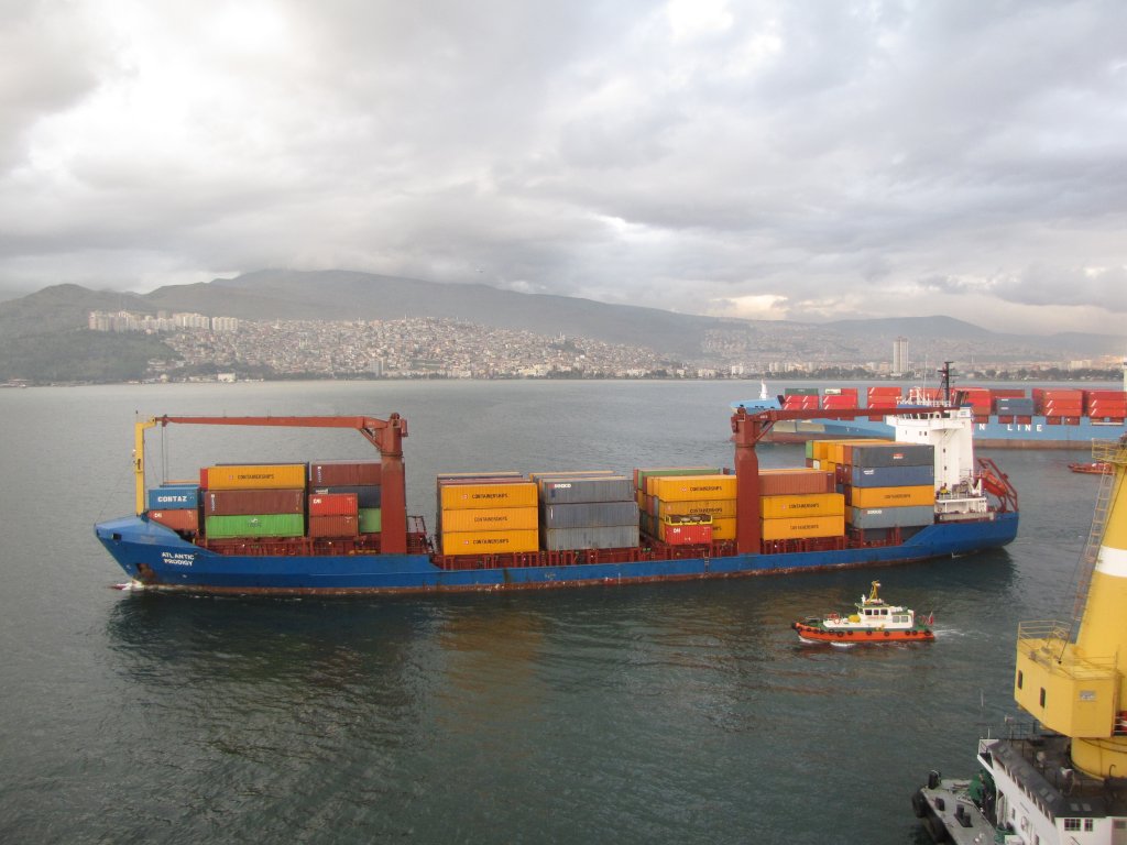 Die  Atlantic Prodigy  verlt am 29.01.2010 den hafen von Izmir