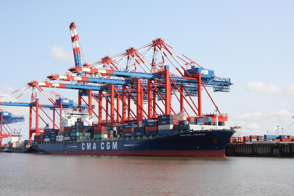 Die CMA CGM Jamaica liegt am 6.7.2013 am Container Kai in Bremerhaven.