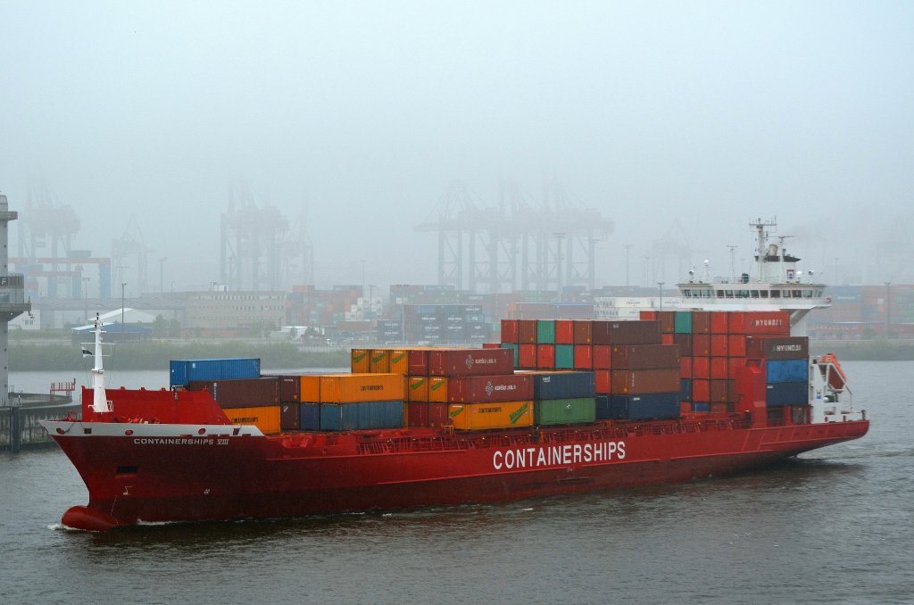 Die Containerships VIII IMO-Nummer:9336244 Flagge:Deutschland Lnge:155.0m Breite:22.0m Baujahr:2006 Bauwerft:Sietas Schiffswerft,Hamburg Deutschland am 07.06.12 in Hamburg einlaufend.
