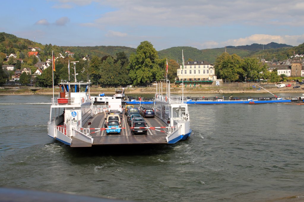 Die Fhre auf dem Rhein zwischen Linz und Remagen am 15.09.2011.