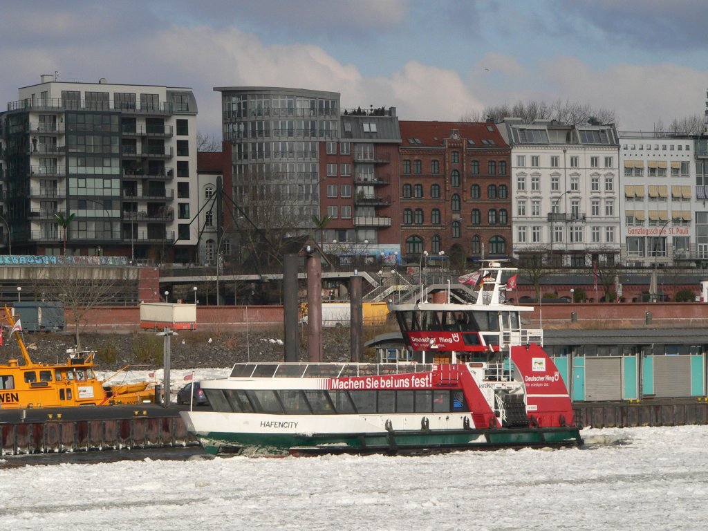 Die  Hafencity  naje den Landungsbrcken in Hamburg, 10.2.2012