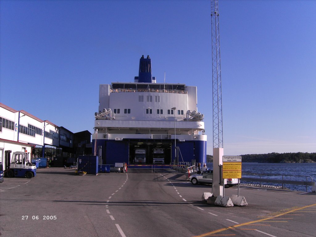 Die MS COLOR VIKING verkehrt zwischen Strmstad und Sandefjord. 
In Strmstad am Anleger im Juli 2008