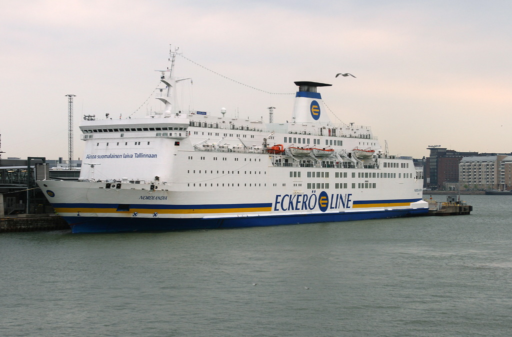 Die  Nordlandia  am 27.05.2009 im Seehafen von Helsinki. Die Fhre wurde 1981 von der deutschen AG Weser Seebeckswerft in Bremerhaven gebaut.