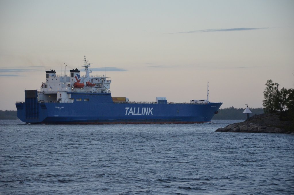 Die RO-RO Fhre ,,Regal Star‘‘ Tallink Lines auf dem Weg nach Tallin am 05.06.2012.