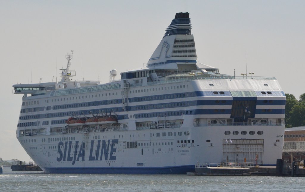 Die Ro-Ro Fhre ,,Silja Serenade‘‘ mit Heimathafen Mariehamn liegt am 07.06.2012 im Hafen von Helsinki.