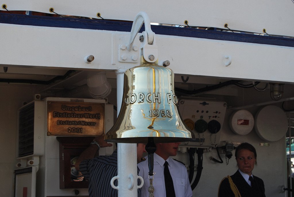 Die Schiffsglocke der Gorch Fock aufgenommen am 07.08.10 im Hamburger Hafen.