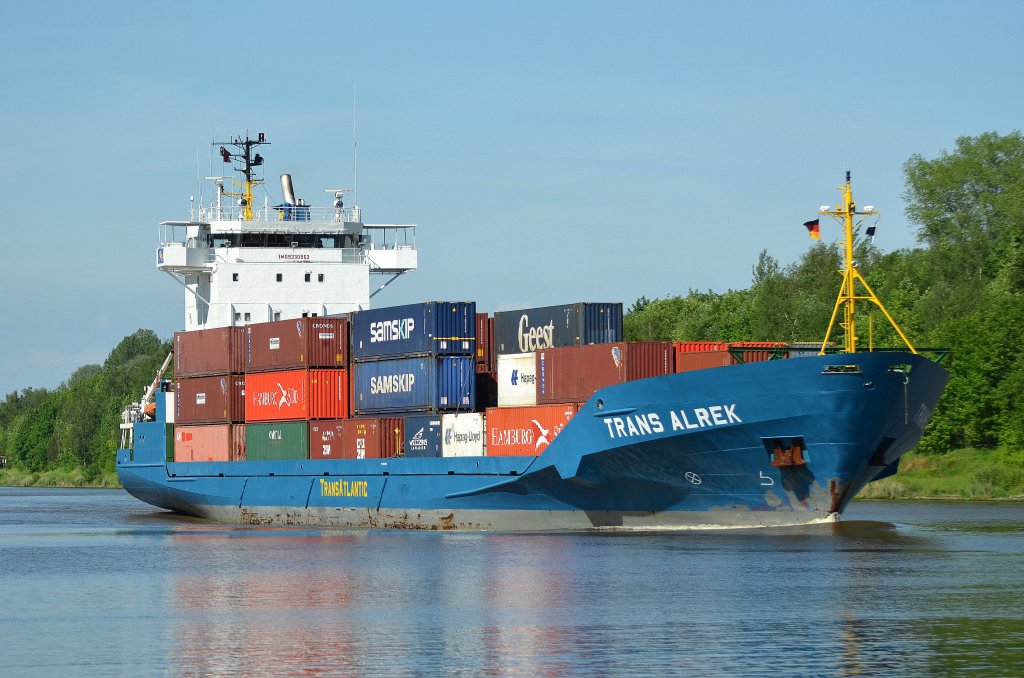Die Trans Alrek IMO-Nummer:9330953 Flagge:Antigua und Barbuda Lnge:100.0m Breite:17.0m Baujahr:2006 Bauwerft:Weihai Shipyard,Weihai im Nord-Ostsee-Kanal bei Grnental am 28.05.12