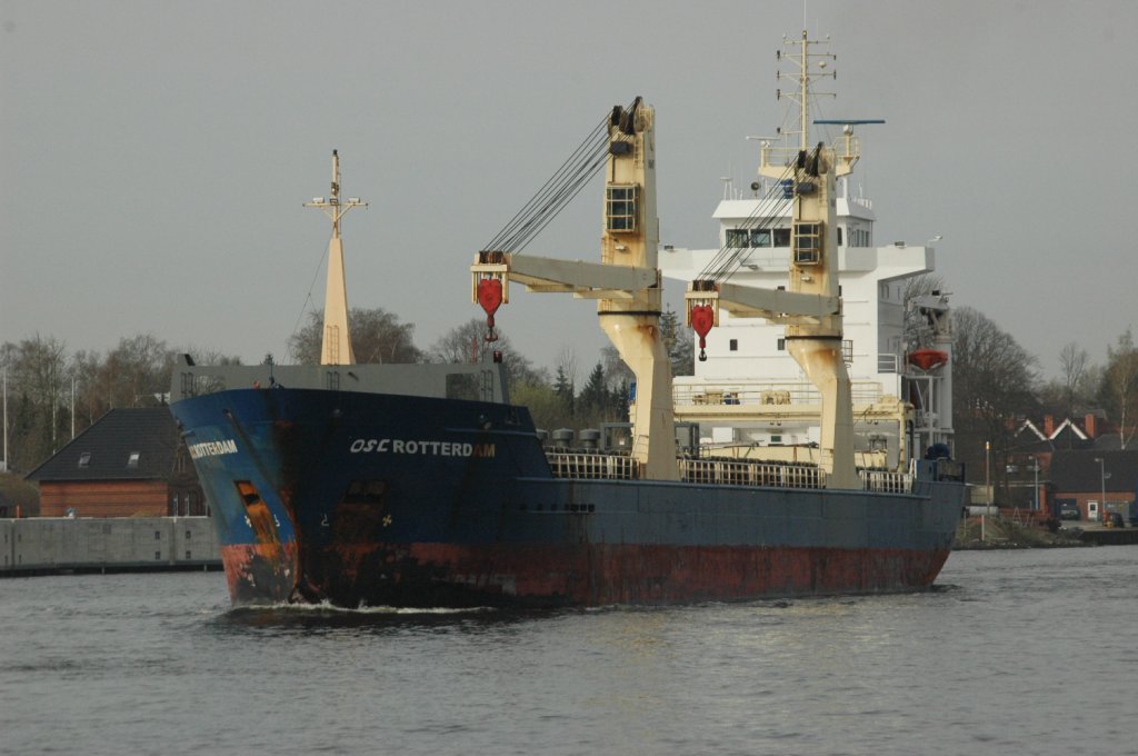 Ein Frachtschiff, OSC Rotterdam  (IMO: 9277333) mit Heimathafen Groningen. Fotografiert auf dem Nord-Ostsee-Kanal bei Rendsburg am 11.04.2011.