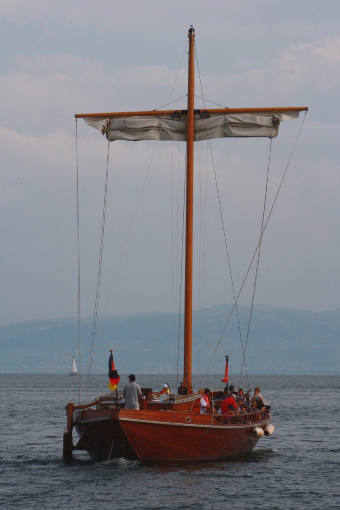 Ein Personensegelschiff auf dem Weg auf das  weite schwbische Meer  (11.08.10)