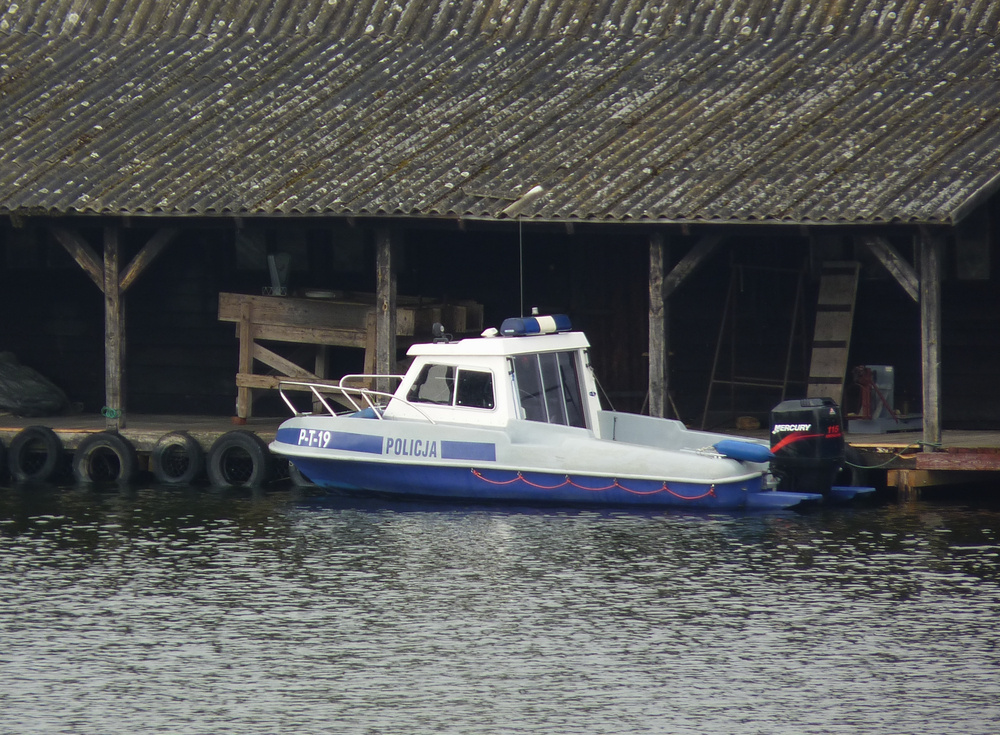 Ein Polizei Boot fr die Badewanne

Gesehen am 03.05.2010 in Nikolaiken - Masuren.