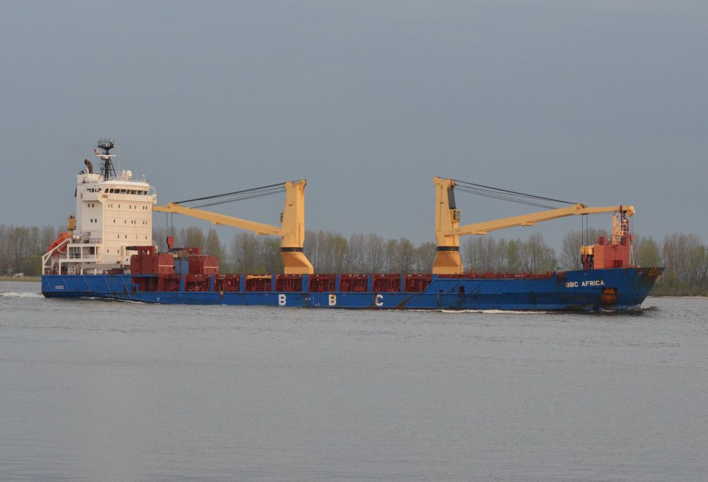 Frachtschiff  BBC AFRIKA von Hamburg kommend auslaufend am Willkommen Hft in Wedel beobachtet am 02.05.2013.