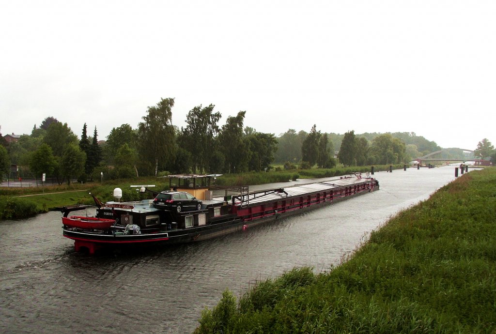 GMS FELICITAS 2, ENI 04007840 bei Regenwetter unterwegs im Elbe Lbeck Kanal...
Aufgenommen bei Berkenthin: 25.6.2012