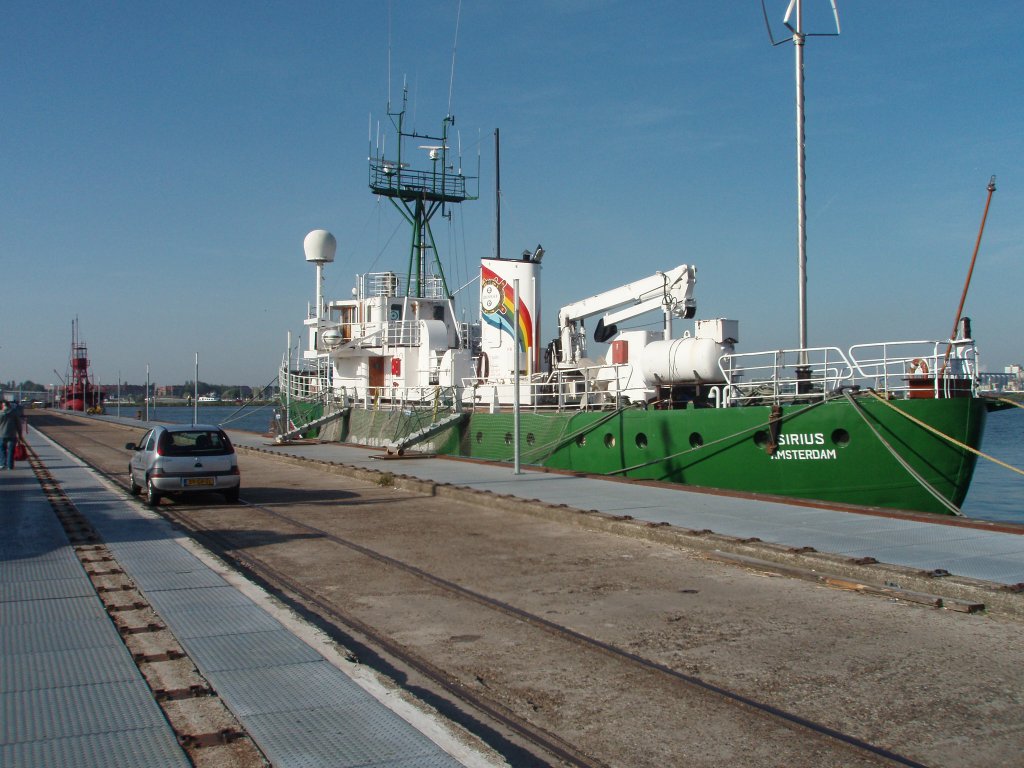 Greenpeace Sirius (Baujahre 1950)in Amsterdam am 18.9.2009. Lange: 46m, Tonagge: 380t.