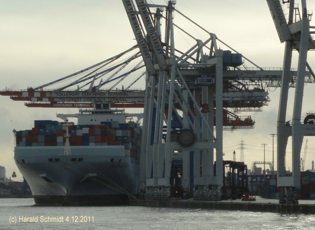 Hamburg am 4.12.2011: Tollerort Container Terminal