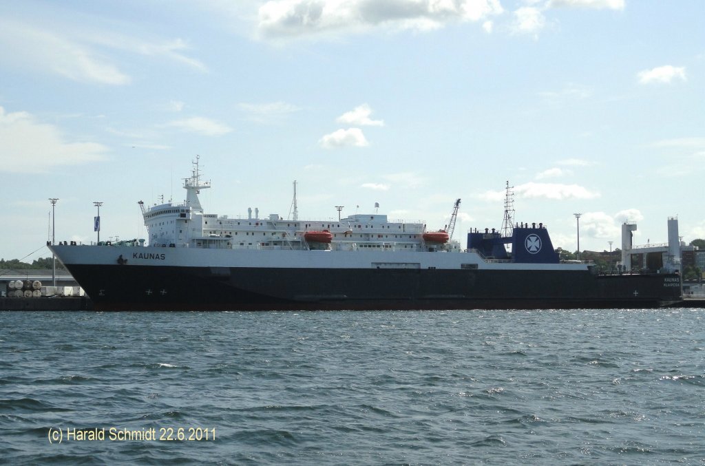 KAUNAS  (IMO 8311924) am 22.6.2011 im Kieler Hafen /
Ro-Pax-Fhre / 25.606 BRZ / La 190,93 m, B 28 m, Tg 6,2 m / 4 SKL-6-Zyl.-Diesel, 10.600 kW, 2 Prop., 16,1 kn / 1989 bei VEB Mathias-Thesen-Werft, Wismar / 
