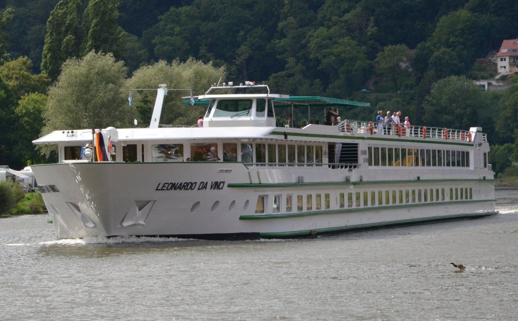 Leonardo Da Vinci ein Flusskreuzfahrer auf dem Neckar bei Eberbach ist mir an der Linse vorbei gerauscht. Geschehen am 22.06.2013