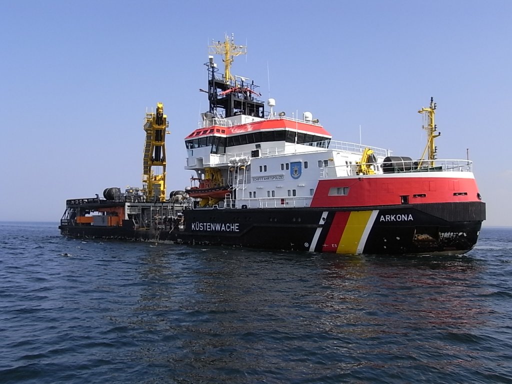 Mehrzweckschiff Arkona, unterwegs fr das Wasser- und Schifffahrtsamt Stralsund, Bj. 2004 in Wolgast, HH Stralsund, L 69,05 m, B 14,85 m, Tiefgang 4,50 m,
