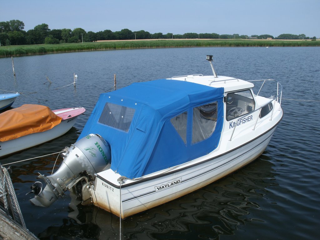 Motorboot im Hafen von Klein Kubitz am 26.Juli 2013.