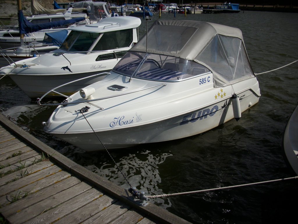 Motorboot  Hasi  in Martinshafen.