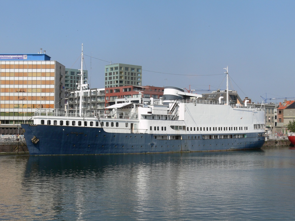 Motorschiff Hkon Jarl, ehemalige Postschiff aus Norwegen, Aufnahme am 11.07.2010 in Antwerpen 