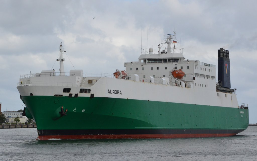 MS Aurora ein RO RO Frachtschiff IMO: 8020599 Heimat Rostock, einlaufend in den Rostocker Hafen hier bei Warnemnde am 21.07.2012. Seit 2004 gehrt es Skanline 