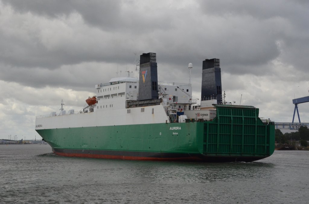 MS Aurora ein RO RO Frachtschiff IMO: 8020599 Heimat Rostock, einlaufend in den Rostocker Hafen hier bei Warnemnde am 21.07.2012. Seit 2004 gehrt es Skanline 