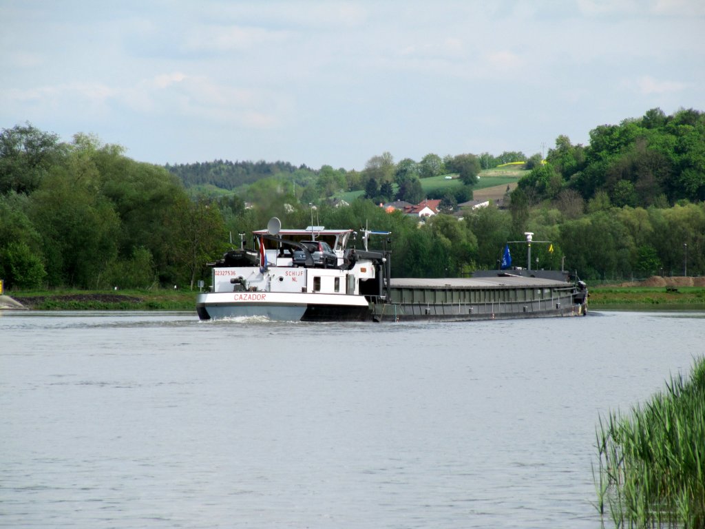 MS Cazador , 02327536 , hat am 03.05.2012 die Schleuse Bad Abbach zu Berg passiert und fhrt im Schleusenkanal Ri. Kelheim / MDK.