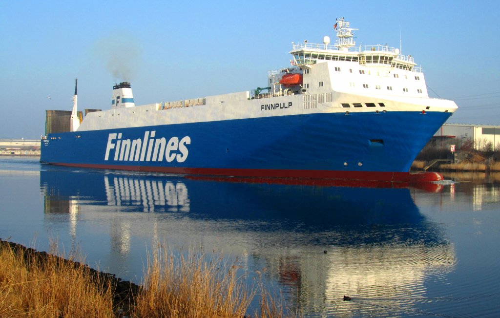 MS FINNPULP IMO 9212644, Baujahr 2002, 187m x 27m, Ex: Finncarrier, auf der Trave, Revierfahrt von Lbeck nach Travemnde...  Aufgenommen: 16.03.2012