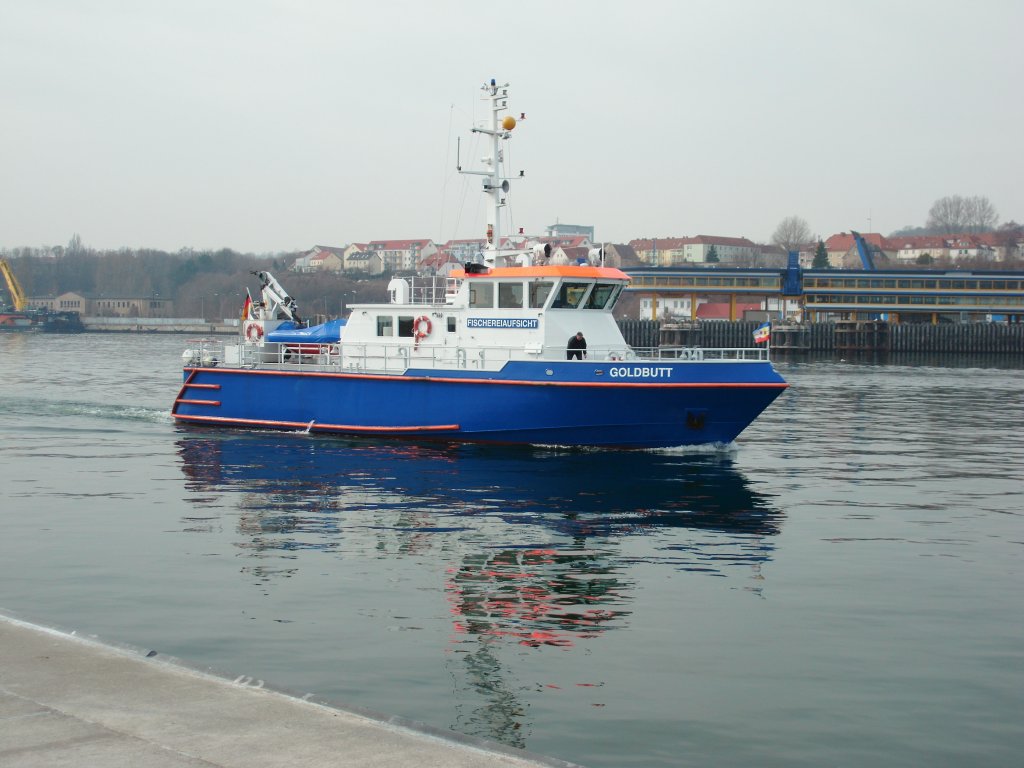 MS Goldbutt, ein Schiff der Fischereiaufsicht im Stadthafen Sassnitz am 26.03.2010.