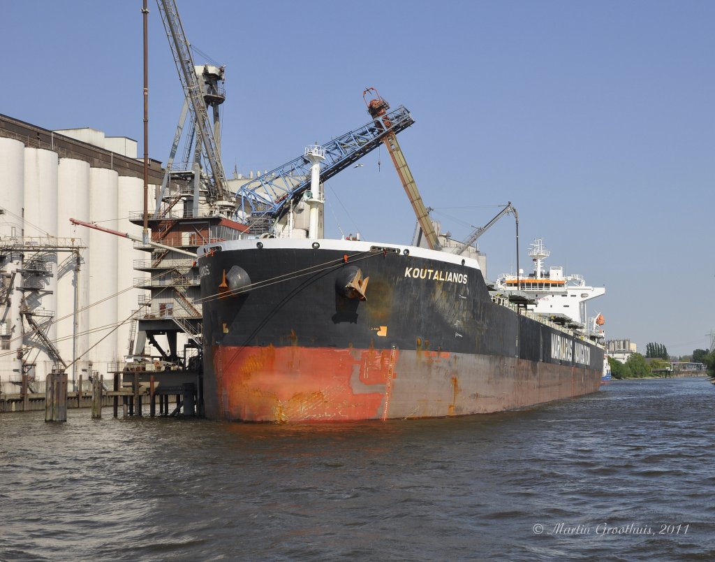 MS  Koutalianos  am 7.05.2011 in Hamburg.L:230m / B:37m / DWT 92710 / Bj: 2007 / Flagge Liberia / IMO 9332016