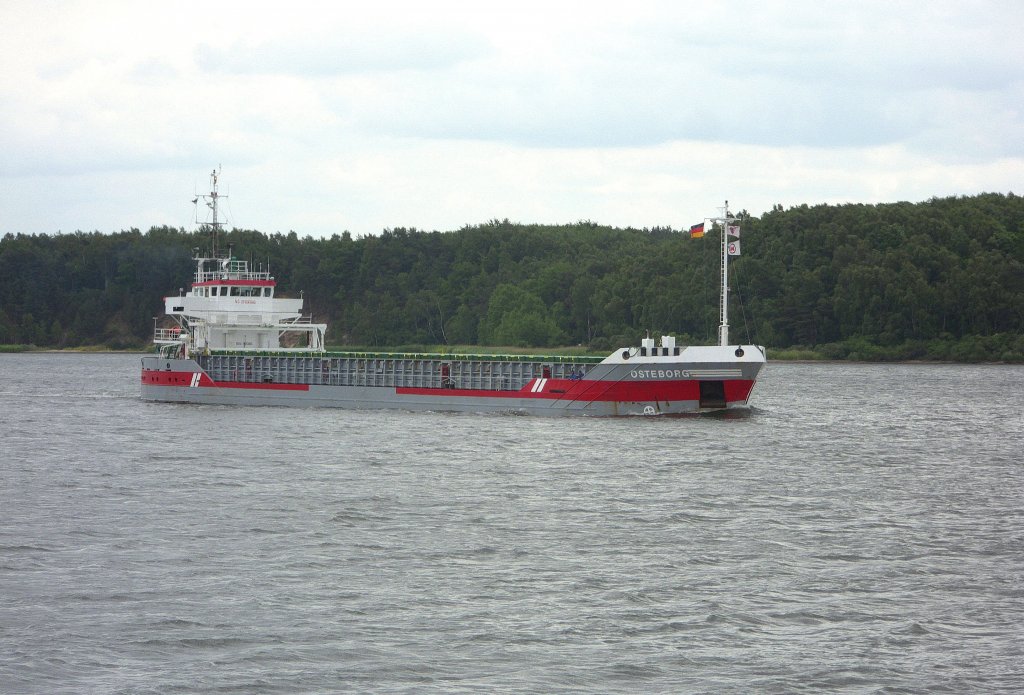 MS OSTEBORG, IMO 9033866, traveaufwrts mit Split aus Norwegen unterwegs zum Lbecker Lehmannkai 3...
Aufgenommen: 17.6.2012