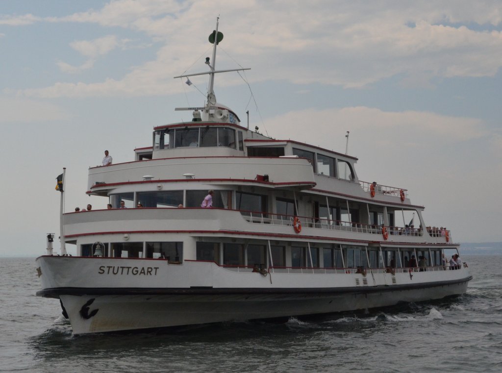 MS Stuttgart,  ein Fahrgastschiff der Bodensee-Schifffahrt legt in Meersburg an. Baujahr: 1960, Lnge: 57,50m, Platz fr 1000 Personen, Heimathafen: Konstanz. Aufgenommen am 20.06.2013.