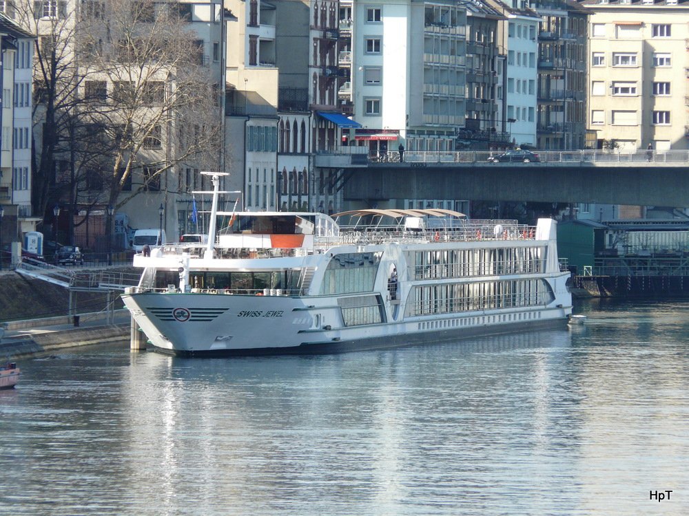MS SWISS JEWEL in der Stadt Basel am 19.03.2010