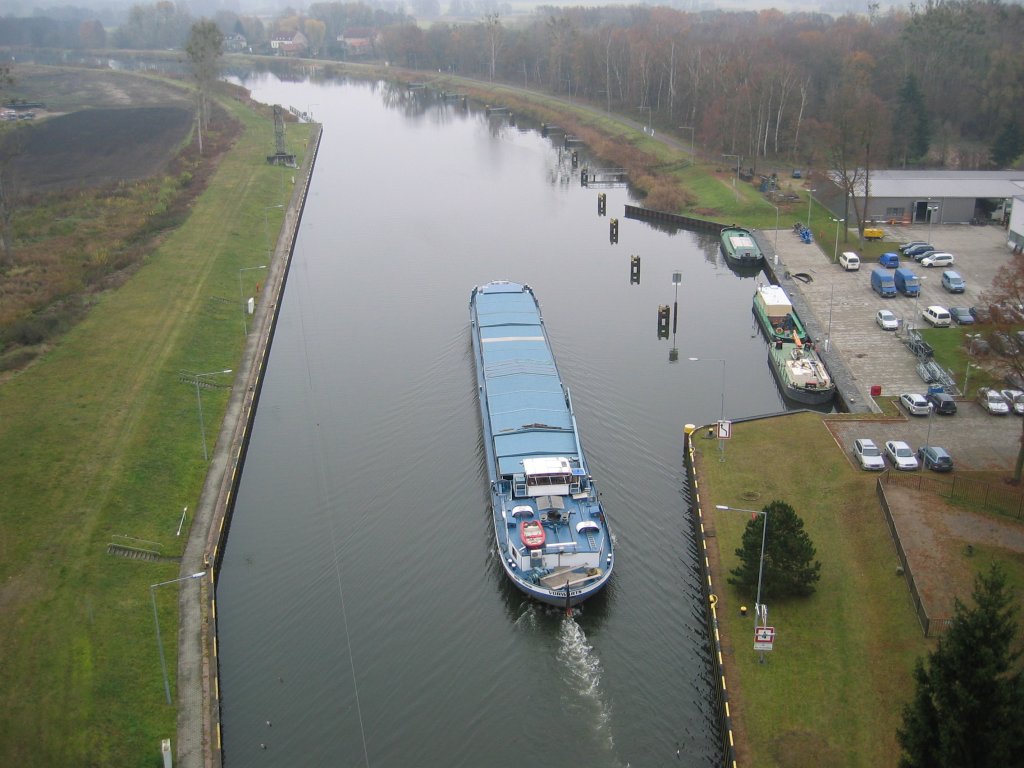 MS Vorwrts hat die  Talfahrt  im Schiffshebewerk Niederfinow hinter sich und fhrt a.d. OHK Richtung Oderberg. 16.11.2009 