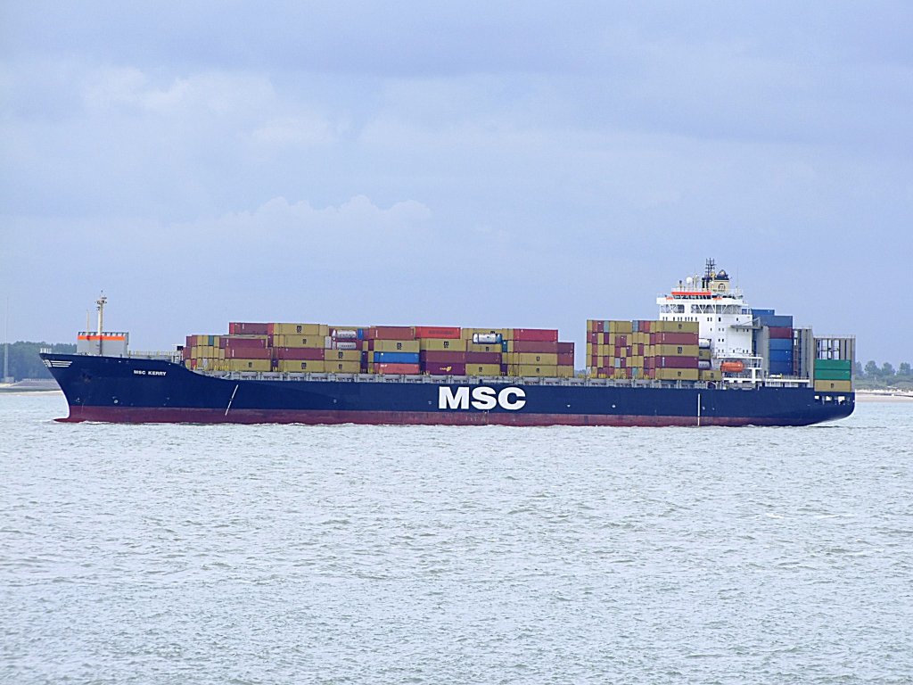 MSC-KERRY(IMO:9062960; L=239; B=32mtr; DWT45530t; TEU:3501; Bj.1995)fhrt bei Vlissingen mit einer Ladung Container Richtung Festland; 110830