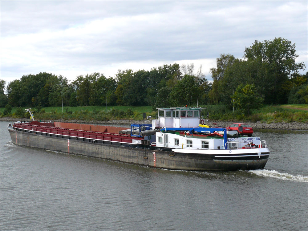 Nachschuss auf Frachtschiff POLARIS Hamburg (80 x 9 x 5 m, 04805260) die Elbe abwrts auf dem Unteren Schleusenkanal Geesthacht, 30.09.2010
