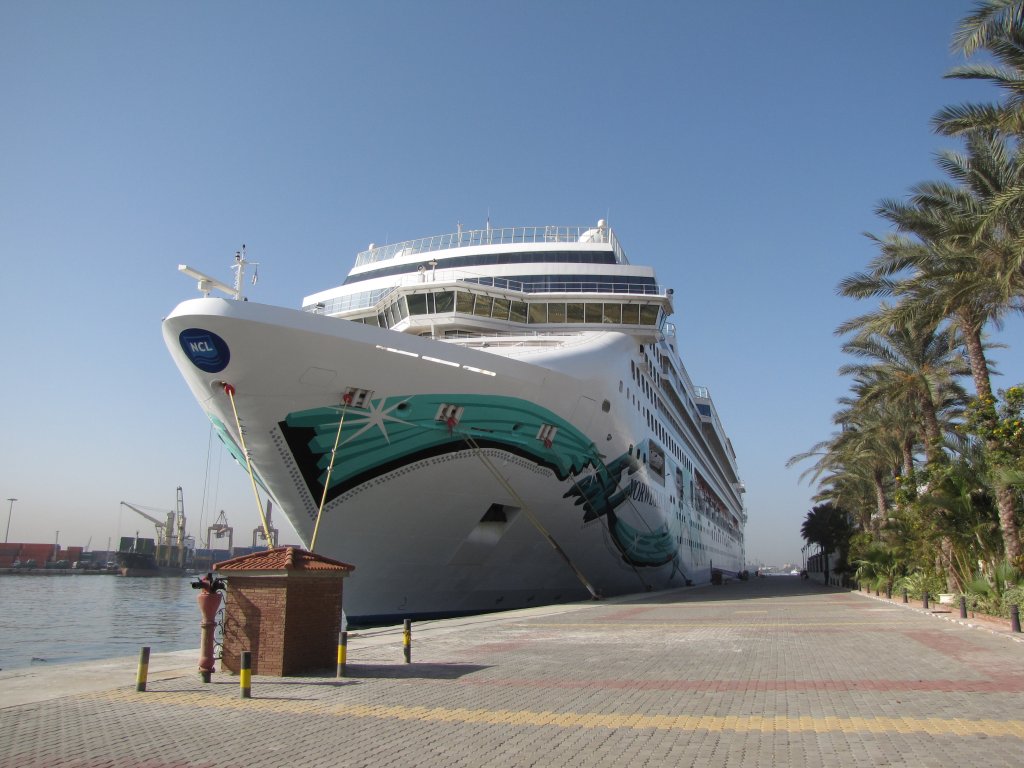 NCL  Norwegian Jade  im Hafen von Alexandria/ gypten augenommen am 01.02.2010
